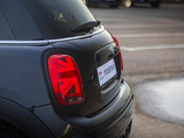 Mini Hatch III (F55/F56) Рестайлинг с пробегом 2018 года, цена 3 090 000 рублей, 47760 км, хэтчбек, Автокод Объявления