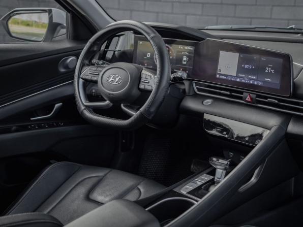 Hyundai Elantra VII (CN7) с пробегом 2021 года, цена 2 095 000 рублей, 49350 км, седан, Автокод Объявления