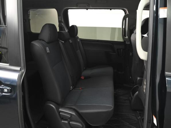 Toyota Voxy III (R80) с пробегом 2014 года, цена 1 819 000 рублей, 99824 км, минивэн, Автокод Объявления