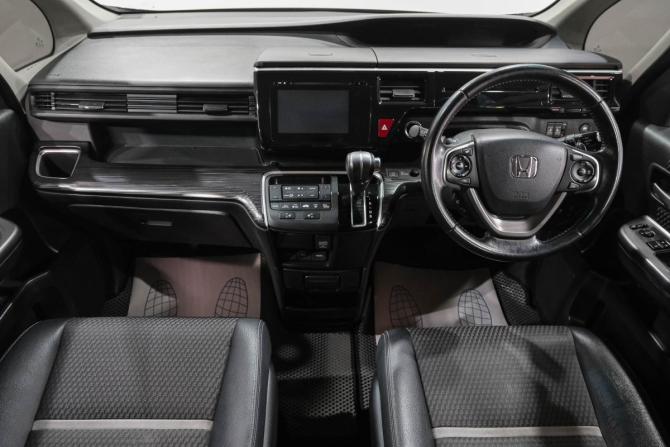 Honda Stepwgn V с пробегом 2015 года, цена 1 799 000 рублей, 132723 км, минивэн, Автокод Объявления