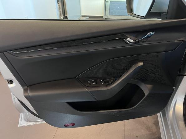 Skoda Octavia IV (A8) с пробегом 2021 года, цена 2 160 000 рублей, 162231 км, лифтбек, Автокод Объявления