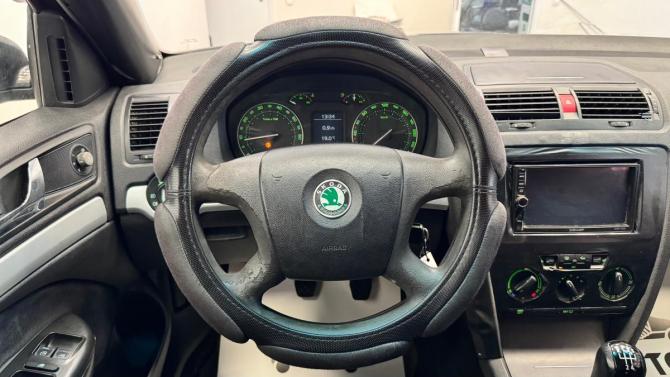 Skoda Octavia II (A5) с пробегом 2008 года, цена 395 000 рублей, 289873 км, лифтбек, Автокод Объявления