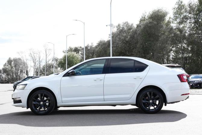 Skoda Octavia III (A7) Рестайлинг с пробегом 2017 года, цена 2 099 000 рублей, 133026 км, лифтбек, Автокод Объявления