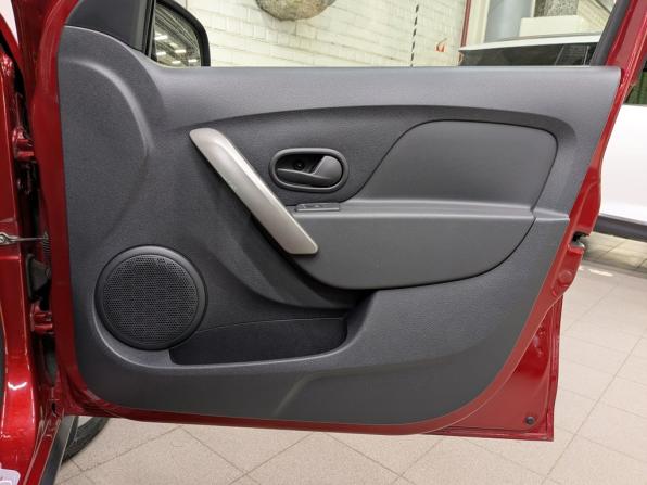 Renault Sandero II Рестайлинг с пробегом 2021 года, цена 1 590 000 рублей, 22038 км, хэтчбек, Автокод Объявления