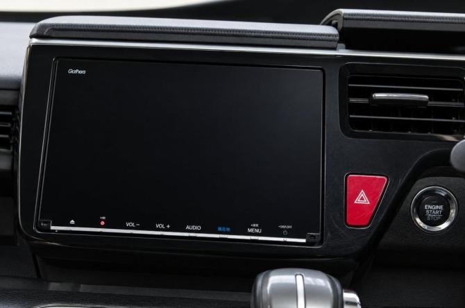 Honda Stepwgn V Рестайлинг с пробегом 2018 года, цена 2 349 000 рублей, 1290000 км, минивэн, Автокод Объявления