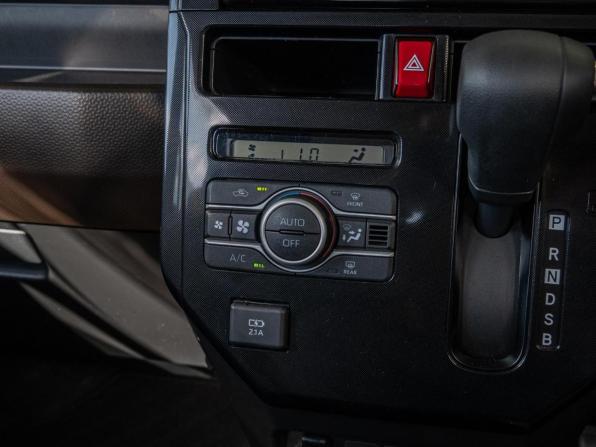 Toyota Roomy I Рестайлинг с пробегом 2021 года, цена 1 150 000 рублей, 67037 км, микровэн, Автокод Объявления