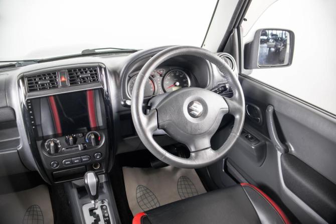 Suzuki Jimny III Рестайлинг 2 с пробегом 2013 года, цена 1 199 000 рублей, 187000 км, внедорожник, Автокод Объявления