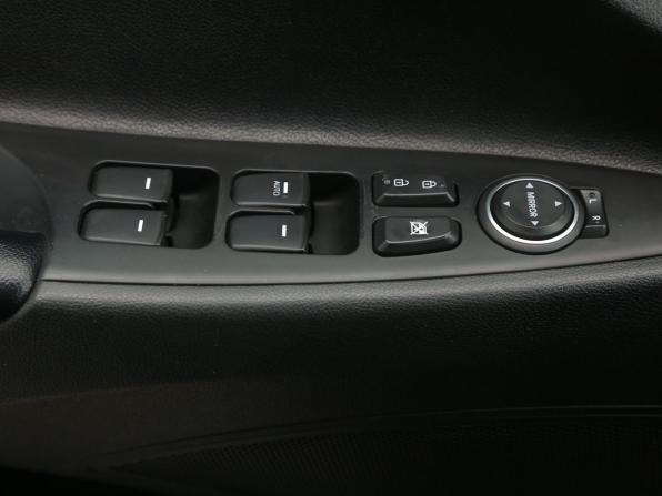 Hyundai Sonata VI (YF) с пробегом 2012 года, цена 795 000 рублей, 242400 км, седан, Автокод Объявления