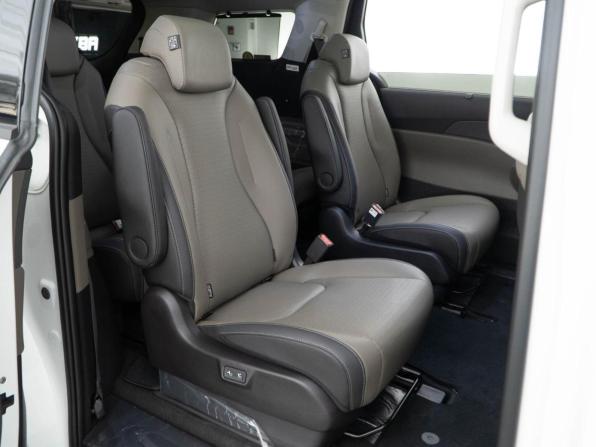 Kia Carnival IV Рестайлинг с пробегом 2025 года, цена 6 145 055 рублей, 4866 км, минивэн, Автокод Объявления