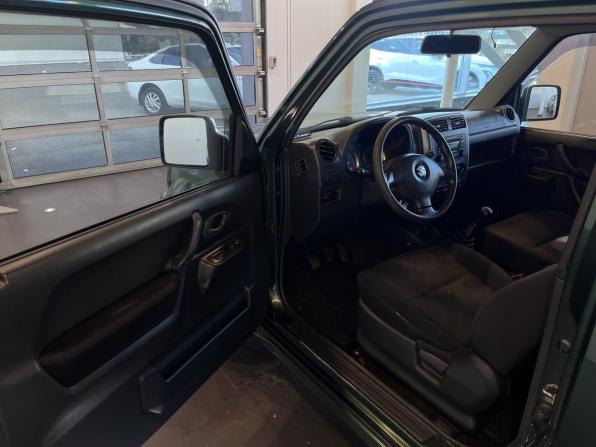 Suzuki Jimny III Рестайлинг 2 с пробегом 2013 года, цена 1 394 000 рублей, 106457 км, внедорожник, Автокод Объявления