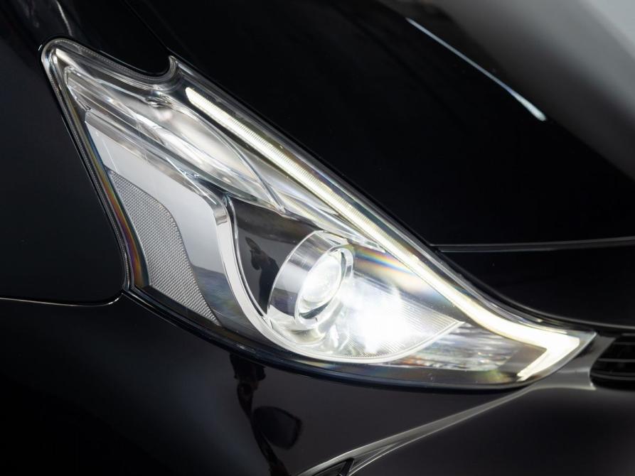 Toyota Prius Alpha I (ZVW40/41) Рестайлинг Иркутск  - изображение 22