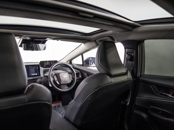 Toyota Prius V (XW60) с пробегом 2023 года, цена 4 360 000 рублей, 13255 км, лифтбек, Автокод Объявления