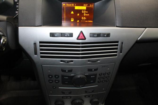 Opel Astra H Рестайлинг с пробегом 2012 года, цена 590 000 рублей, 233528 км, седан, Автокод Объявления