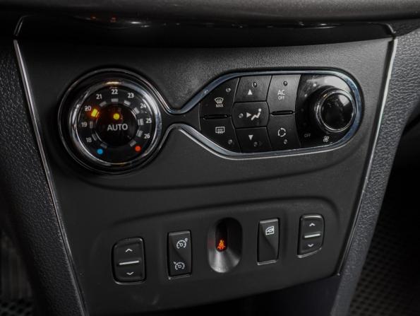 Renault Sandero II с пробегом 2014 года, цена 979 000 рублей, 111070 км, хэтчбек, Автокод Объявления