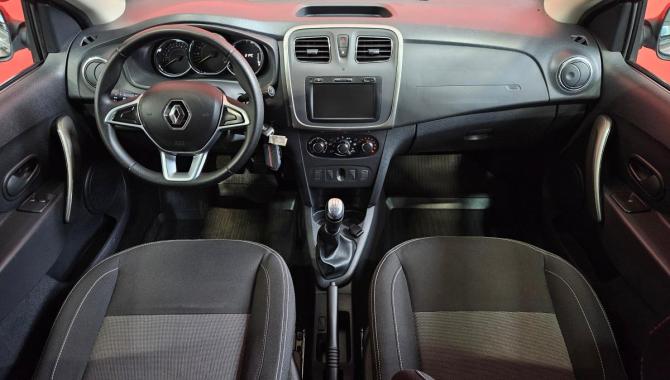 Renault Sandero II Рестайлинг с пробегом 2022 года, цена 1 345 000 рублей, 72236 км, хэтчбек, Автокод Объявления
