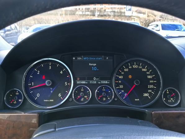 Volkswagen Touareg I Рестайлинг с пробегом 2009 года, цена 1 050 000 рублей, 300000 км, внедорожник, Автокод Объявления