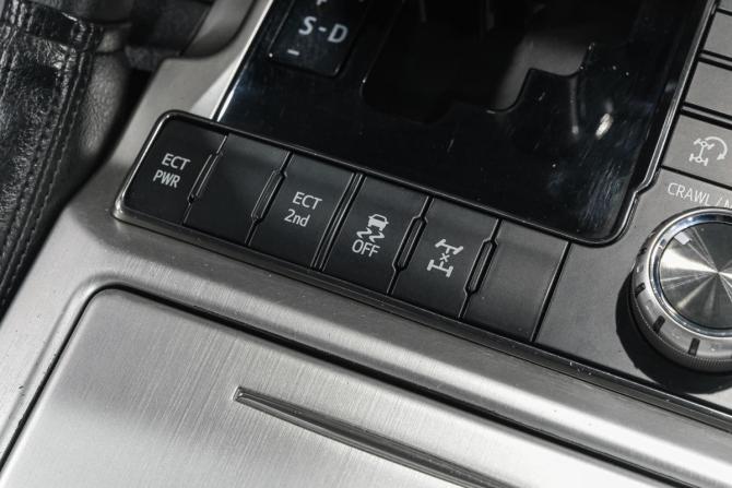 Toyota Land Cruiser 200 Series Рестайлинг 2 с пробегом 2015 года, цена 4 619 000 рублей, 211000 км, внедорожник, Автокод Объявления