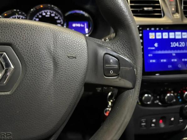 Renault Logan II с пробегом 2017 года, цена 589 000 рублей, 189000 км, седан, Автокод Объявления
