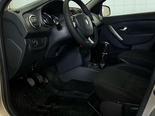 Renault Sandero II с пробегом 2017 года, цена 950 000 рублей, 142902 км, хэтчбек, Автокод Объявления
