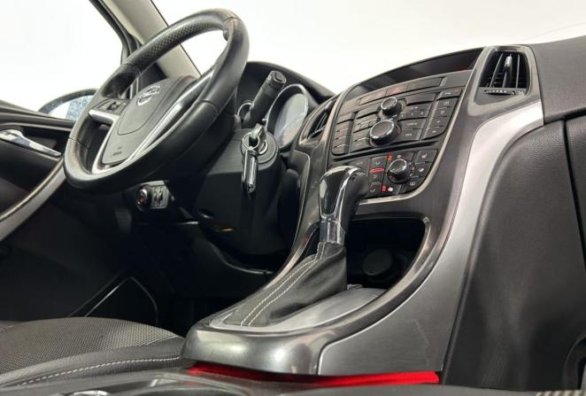 Opel Astra J с пробегом 2011 года, цена 590 000 рублей, 198947 км, хэтчбек, Автокод Объявления