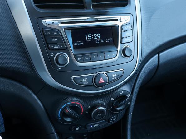 Hyundai Solaris I Рестайлинг с пробегом 2015 года, цена 998 000 рублей, 136976 км, седан, Автокод Объявления