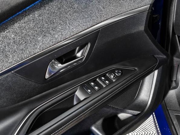 Peugeot 3008 II с пробегом 2017 года, цена 1 425 000 рублей, 231710 км, внедорожник, Автокод Объявления