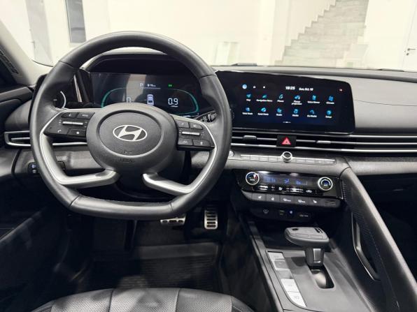 Hyundai Elantra VII (CN7) Рестайлинг с пробегом 2023 года, цена 1 999 000 рублей, 47010 км, седан, Автокод Объявления