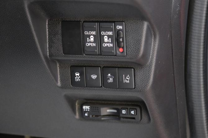 Honda Freed II Рестайлинг с пробегом 2020 года, цена 1 939 000 рублей, 75300 км, компактвэн, Автокод Объявления