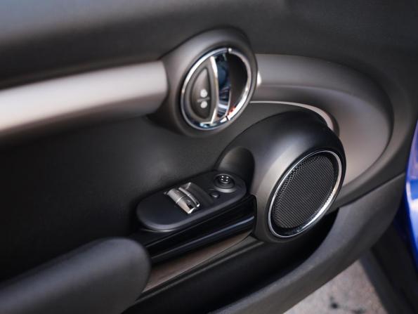 Mini Hatch III (F55/F56) Рестайлинг с пробегом 2020 года, цена 2 399 000 рублей, 82000 км, хэтчбек, Автокод Объявления