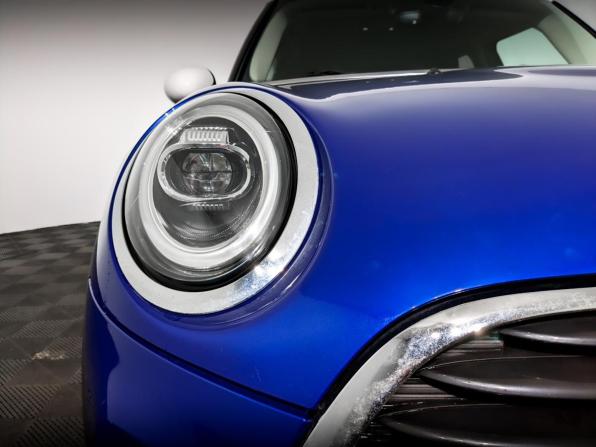 Mini Hatch III (F55/F56) Рестайлинг с пробегом 2019 года, цена 2 095 000 рублей, 43219 км, хэтчбек, Автокод Объявления