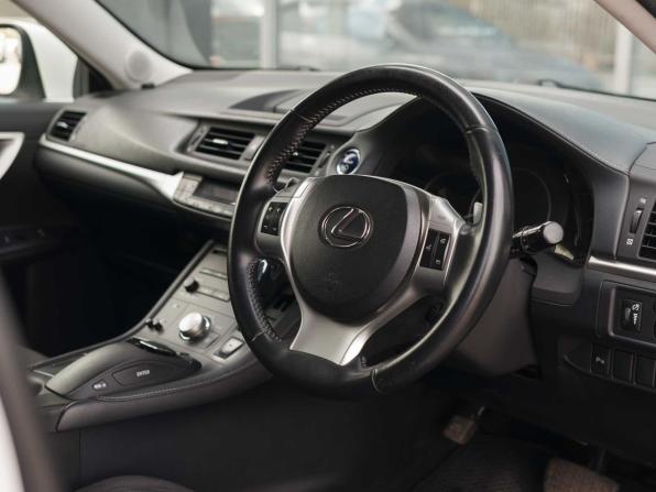 Lexus CT I с пробегом 2011 года, цена 1 315 000 рублей, 231180 км, хэтчбек, Автокод Объявления
