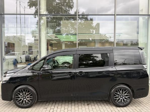 Toyota Voxy III (R80) Рестайлинг с пробегом 2018 года, цена 2 120 000 рублей, 171144 км, минивэн, Автокод Объявления