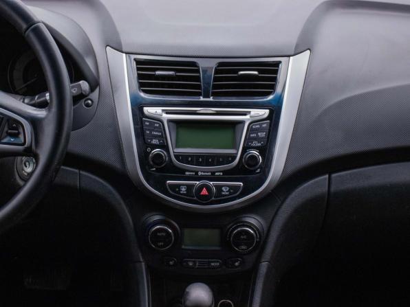 Hyundai Solaris I с пробегом 2012 года, цена 640 000 рублей, 301194 км, седан, Автокод Объявления