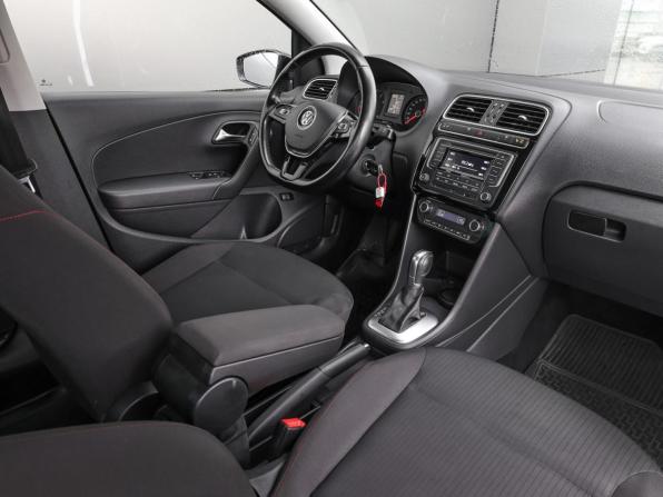 Volkswagen Polo V Рестайлинг с пробегом 2017 года, цена 1 198 000 рублей, 79814 км, седан, Автокод Объявления