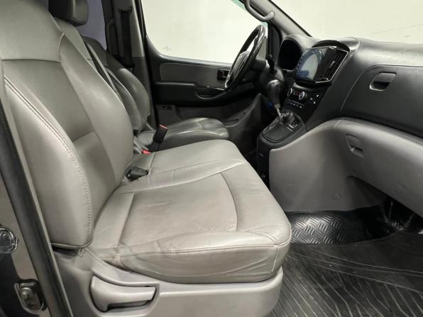 Hyundai Grand Starex I Рестайлинг с пробегом 2017 года, цена 2 285 000 рублей, 238500 км, минивэн, Автокод Объявления