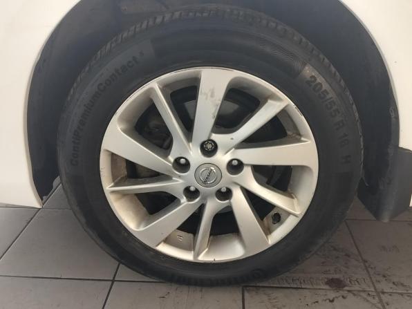 Nissan Tiida II с пробегом 2015 года, цена 1 030 000 рублей, 151951 км, хэтчбек, Автокод Объявления