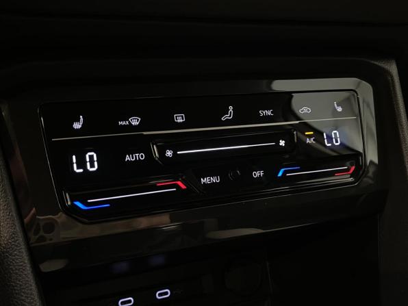 Volkswagen Tiguan II Рестайлинг с пробегом 2021 года, цена 2 710 000 рублей, 60855 км, внедорожник, Автокод Объявления