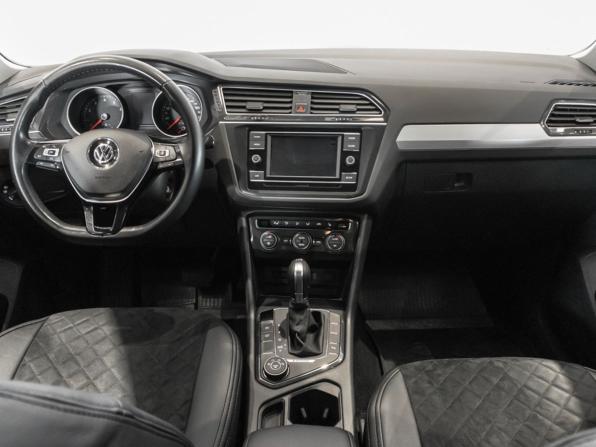 Volkswagen Tiguan II с пробегом 2018 года, цена 3 082 600 рублей, 60799 км, внедорожник, Автокод Объявления