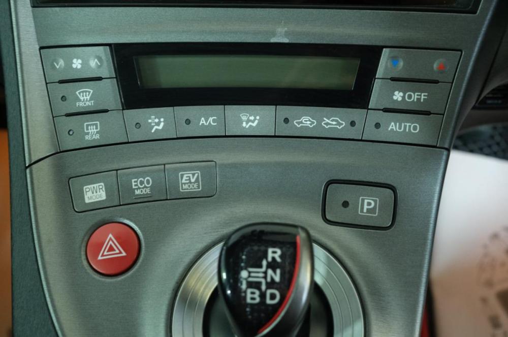 Toyota Prius III Рестайлинг (XW30) Омск  - изображение 16