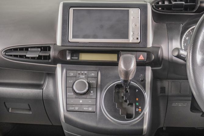Toyota Wish II с пробегом 2010 года, цена 1 299 000 рублей, 84000 км, минивэн, Автокод Объявления