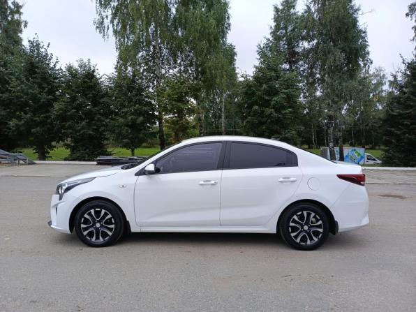 Kia Rio IV Рестайлинг с пробегом 2021 года, цена 1 400 000 рублей, 142626 км, седан, Автокод Объявления