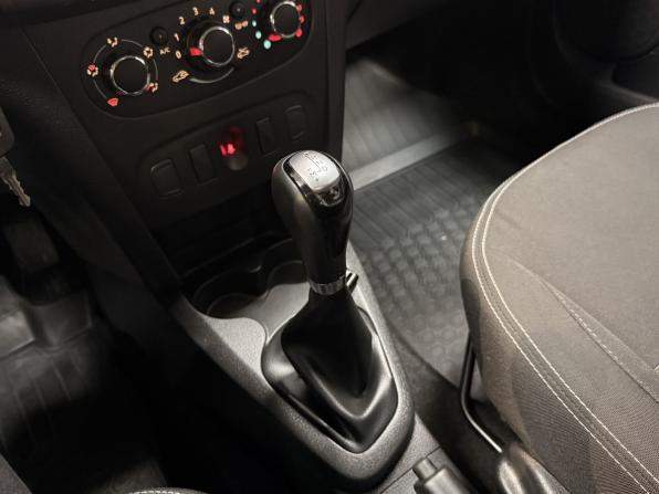 Renault Sandero II Рестайлинг с пробегом 2021 года, цена 1 245 000 рублей, 97636 км, хэтчбек, Автокод Объявления