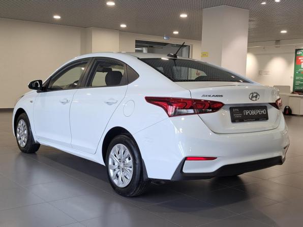 Hyundai Solaris II с пробегом 2018 года, цена 950 000 рублей, 163254 км, седан, Автокод Объявления