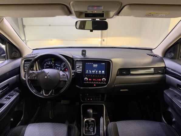 Mitsubishi Outlander III Рестайлинг 3 с пробегом 2021 года, цена 2 499 000 рублей, 46125 км, внедорожник, Автокод Объявления