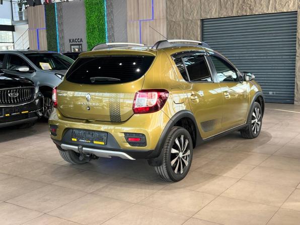Renault Sandero II с пробегом 2017 года, цена 1 235 000 рублей, 89100 км, хэтчбек, Автокод Объявления