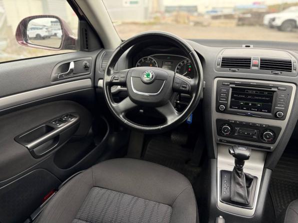 Skoda Octavia II (A5) Рестайлинг с пробегом 2013 года, цена 715 000 рублей, 217842 км, лифтбек, Автокод Объявления