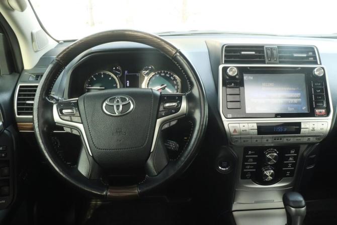 Toyota Land Cruiser Prado 150 Series Рестайлинг 2 с пробегом 2018 года, цена 3 879 000 рублей, 268276 км, внедорожник, Автокод Объявления