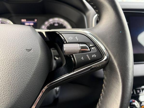 Skoda Karoq I с пробегом 2021 года, цена 2 595 000 рублей, 81000 км, внедорожник, Автокод Объявления