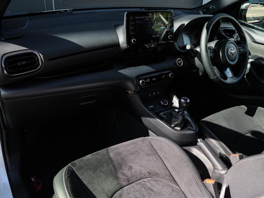 Toyota Yaris IV Москва  - изображение 11