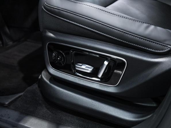 Li Auto (Lixiang) L7 I Рестайлинг с пробегом 2024 года, цена 6 047 980 рублей, 42983 км, внедорожник, Автокод Объявления